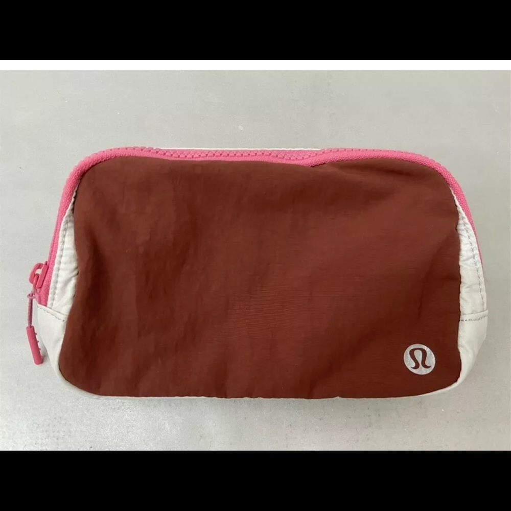 Lululemon Everywhere Belt Bag